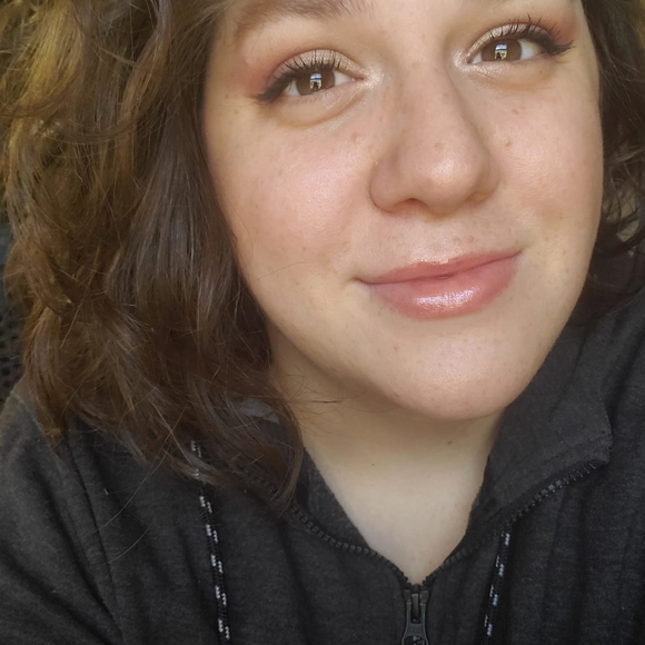 Meet your Posher, Bethany - Picture 1 of 1